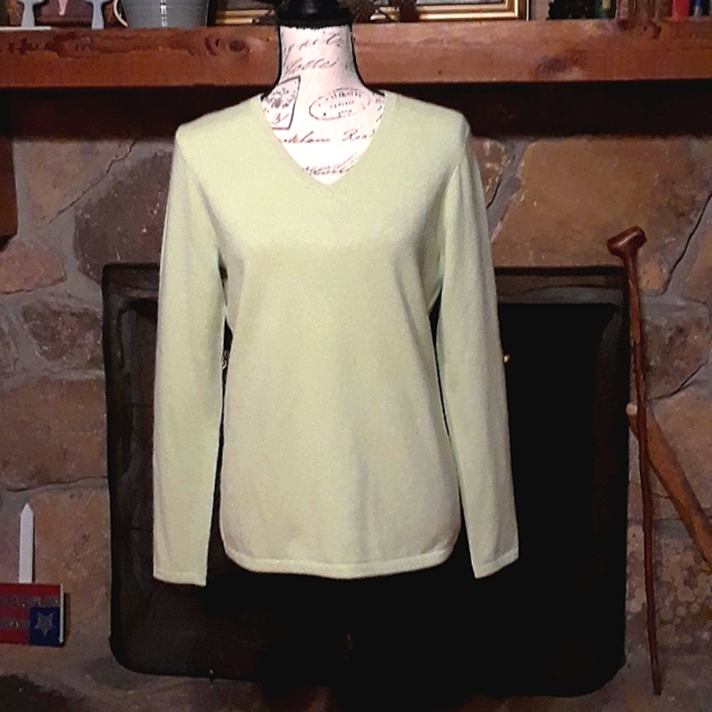 Cashmere sweater by McDuff Essentials